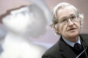 “Hace falta enseñar a pensar”, dice Chomsky.  Foto: El Espectador