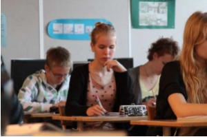 Praticamente todos os jovens finlandeses estudam em escola pública. Foto: Amanda Soila/UM / Divulgação